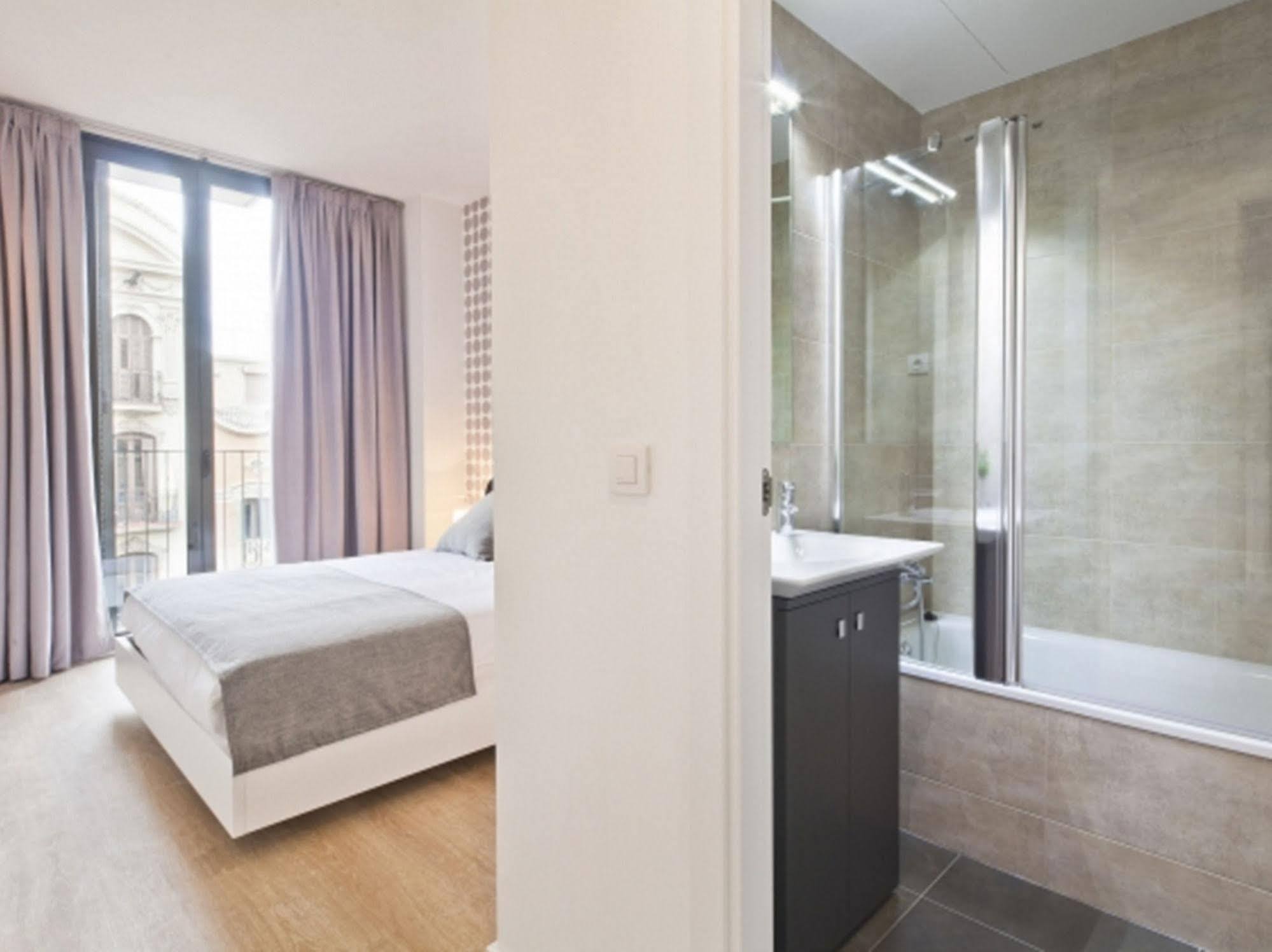 Sleep Eixample By Stay Barcelona Bagian luar foto